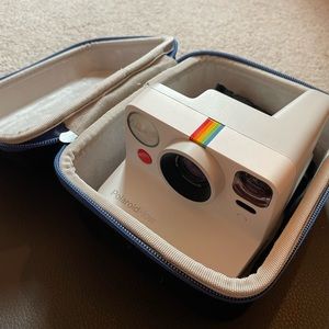 Polaroid Now instant camera